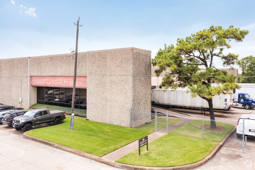 More Photos Of 9366 Wallisville Rd, Houston Warehouse For Lease
