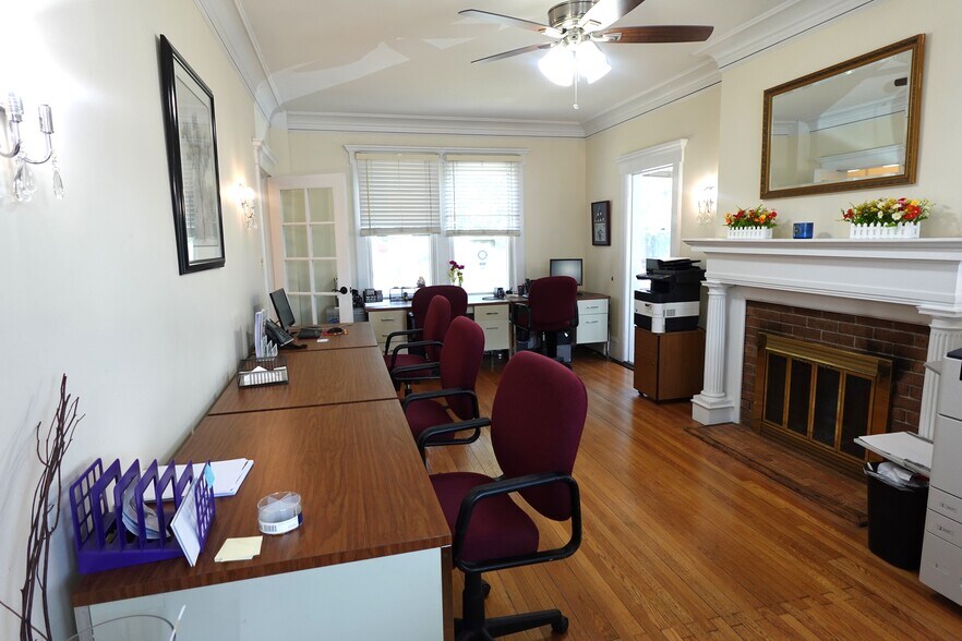More Photos Of 235 Everett Ave, Wyckoff Office For Sale