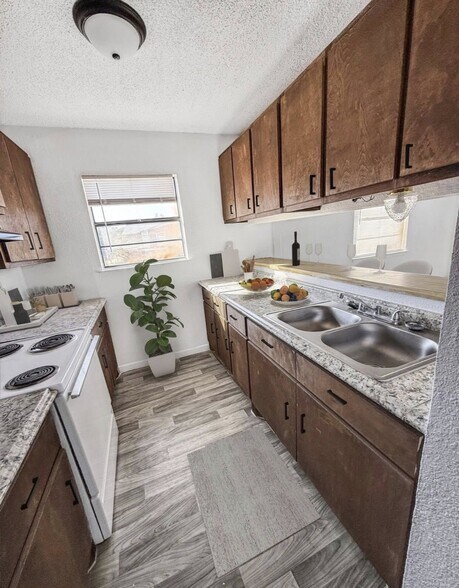 More Photos Of 1105 Westwood Ln, Giddings Apartments For Sale