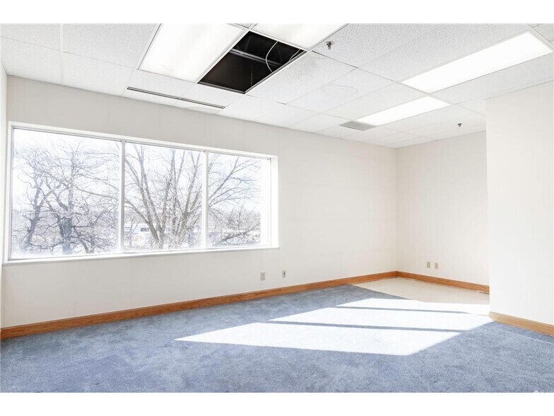 More Photos Of 4388 Shoreline Dr, Spring Park Storefront Retail Office For Sale