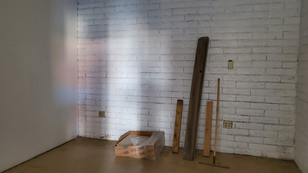 More Photos Of 2115 61st St, Galveston Storefront Retail Office For Lease