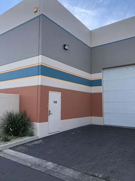 More Photos Of 4483 McGrath St, Ventura Service For Lease