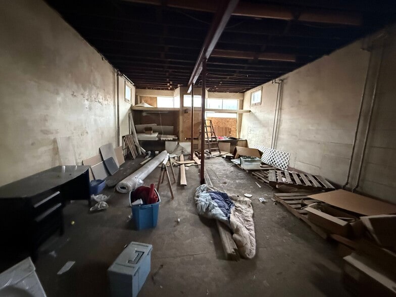 More Photos Of 836 S Mill St, New Castle Storefront Retail Residential For Sale