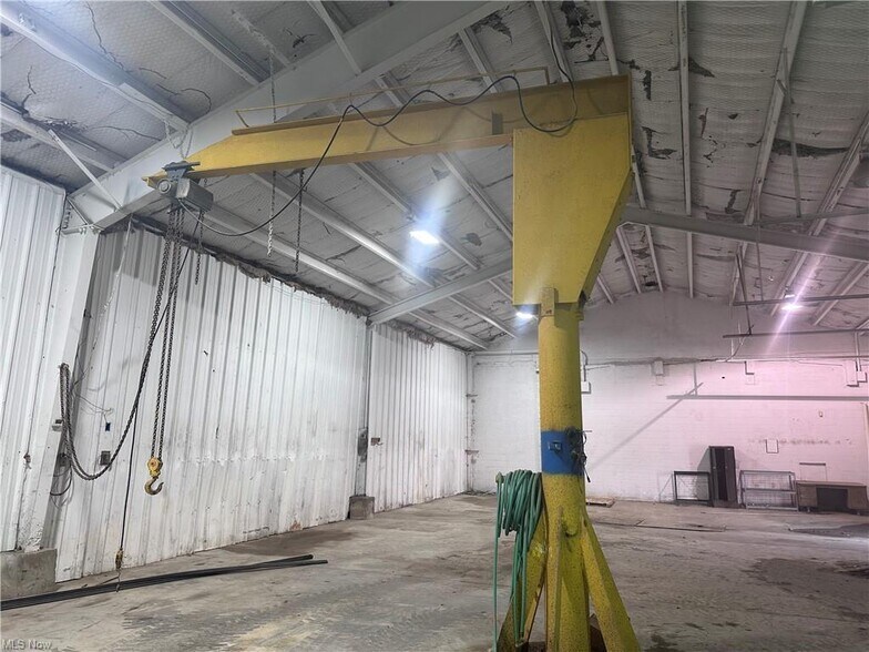 More Photos Of 54760 Neffs Bellaire Rd, Bellaire Warehouse For Lease