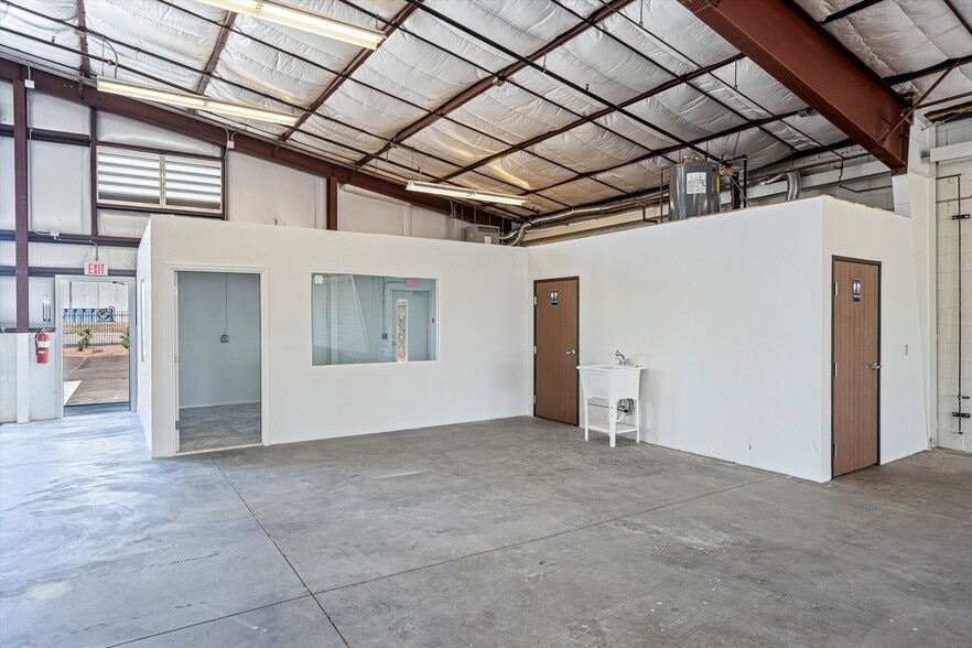 More Photos Of 3626 E 47th St, Tucson Manufacturing For Sale