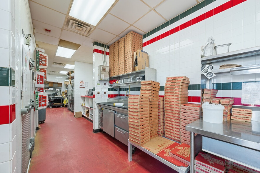 More Photos Of 8826 34 Rd, Cadillac Storefront For Sale