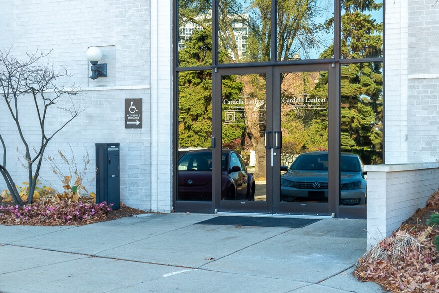 More Photos Of 322 W Lincoln Ave, Royal Oak Office For Lease