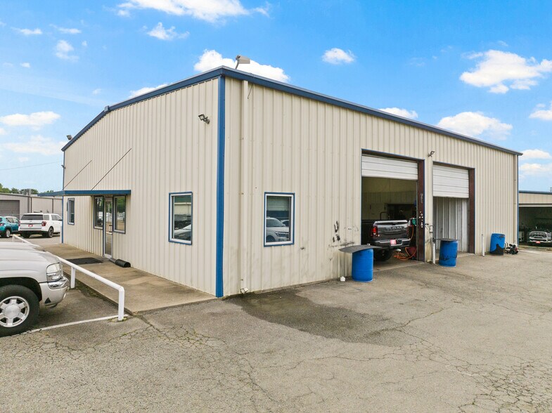 More Photos Of 2300 W Ferguson Rd, Mount Pleasant Freestanding For Lease