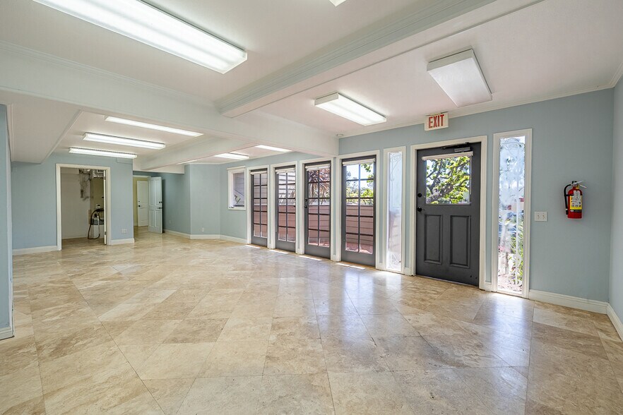 More Photos Of 410 Broadway St, Laguna Beach Office For Sale
