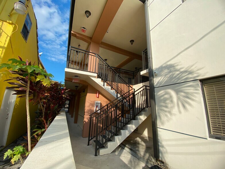 More Photos Of 2268 SW 8th St, Miami Storefront Retail Residential For Sale