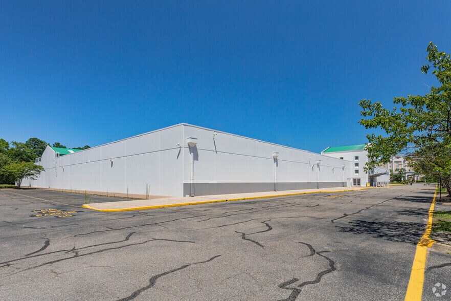 More Photos Of 401 International Center Dr, Sandston Freestanding For Sale