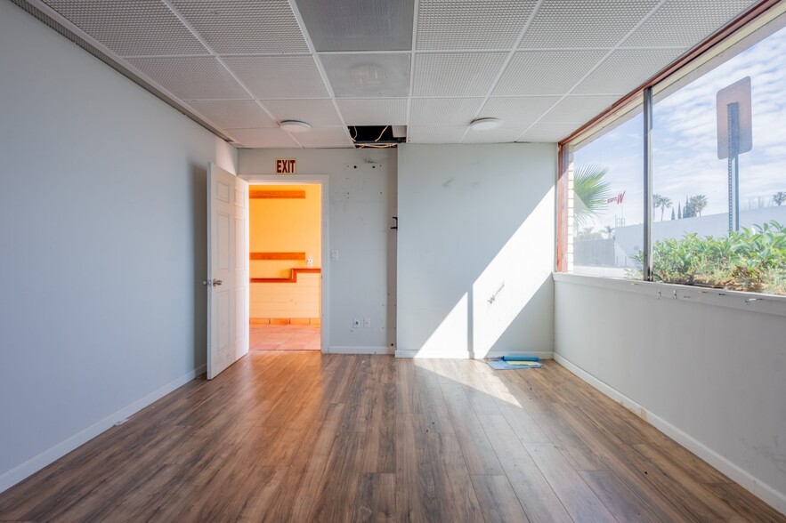 More Photos Of 16955 Sherman Way, Van Nuys Freestanding For Lease