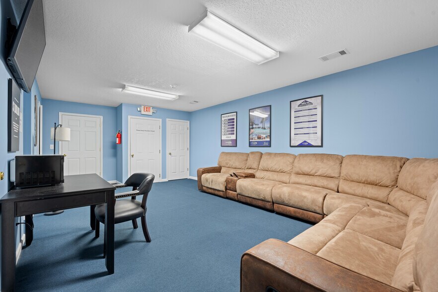More Photos Of 1135 E. Hiawatha st, Metter Office For Sale