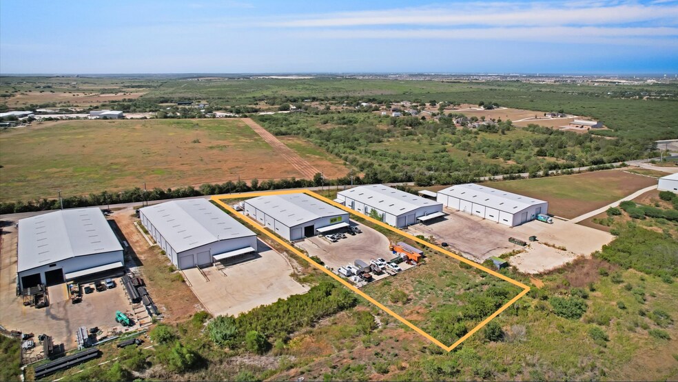 More Photos Of 12951 Wright Rd, Austin Distribution For Lease