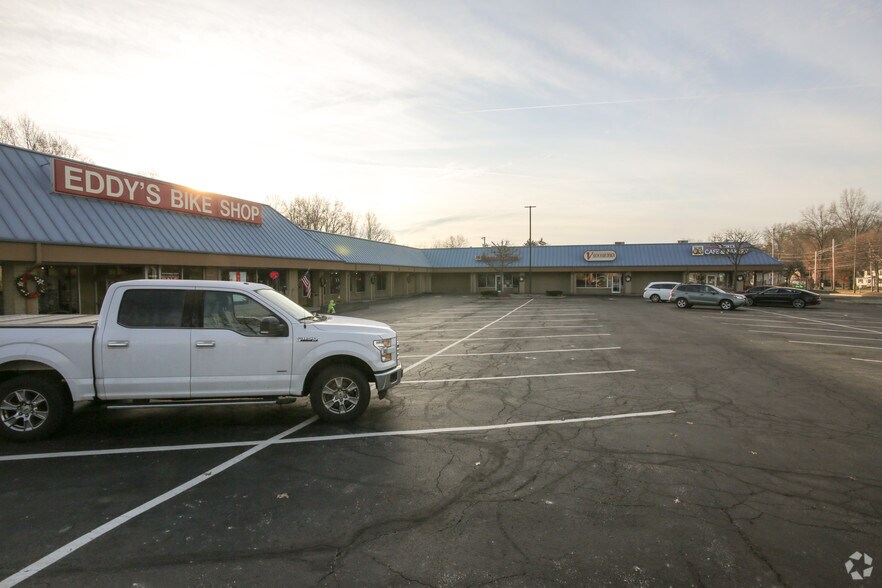More Photos Of 3707 Darrow Rd, Stow Freestanding For Lease