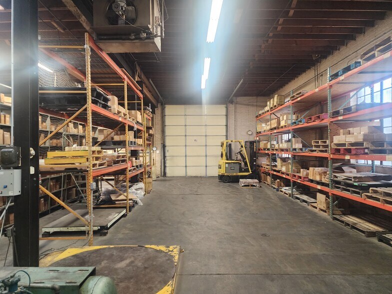 More Photos Of 2922 W 26th St, Chicago Warehouse For Lease