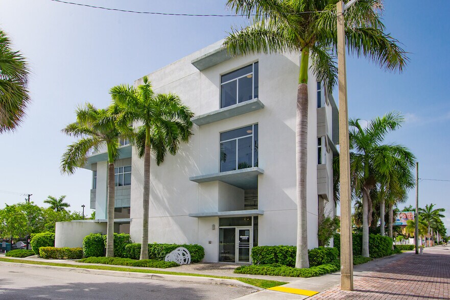 More Photos Of 3330 S Federal Hwy, Boynton Beach Medical For Lease