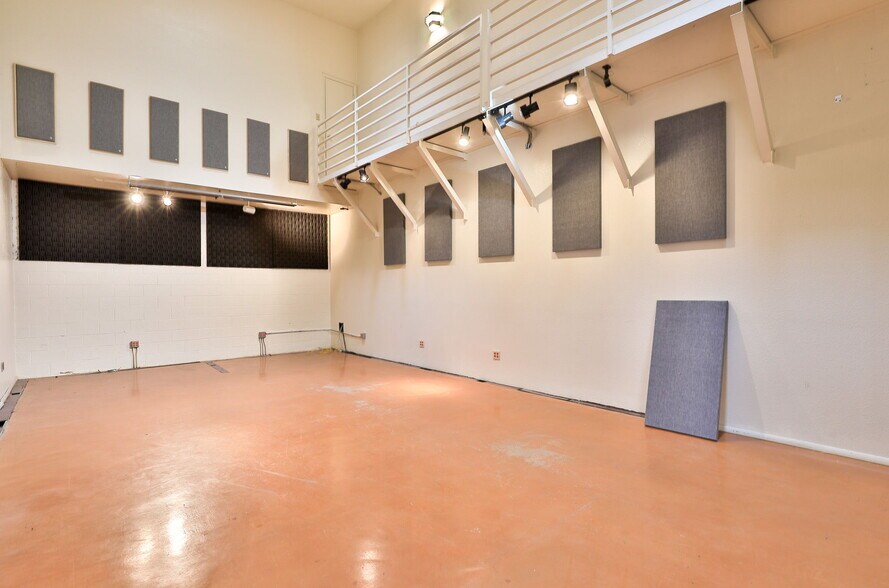 More Photos Of 2641 E McDowell Rd, Phoenix Loft Creative Space For Lease