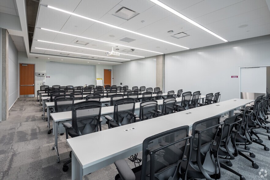 More Photos Of 7070 Derrycrest Dr, Mississauga Office For Lease