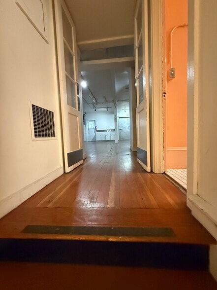 More Photos Of 911 Valencia St, San Francisco Apartments For Lease