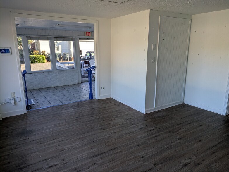 More Photos Of 734 Mt Moriah Rd, Memphis Loft Creative Space For Lease