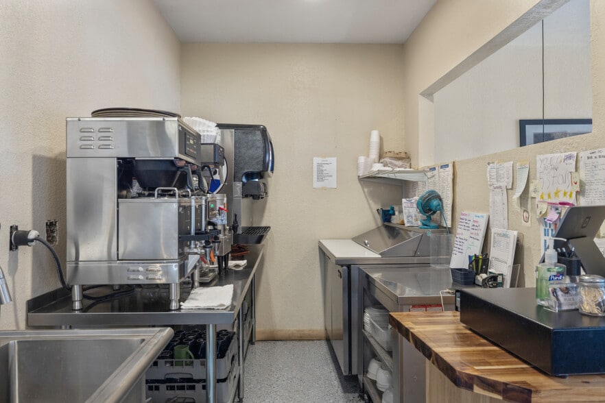 More Photos Of 2126 Broadway st, Malin Sports And Entertainment For Sale