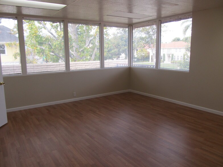 More Photos Of 1616 E 4th St, Santa Ana Office For Sale