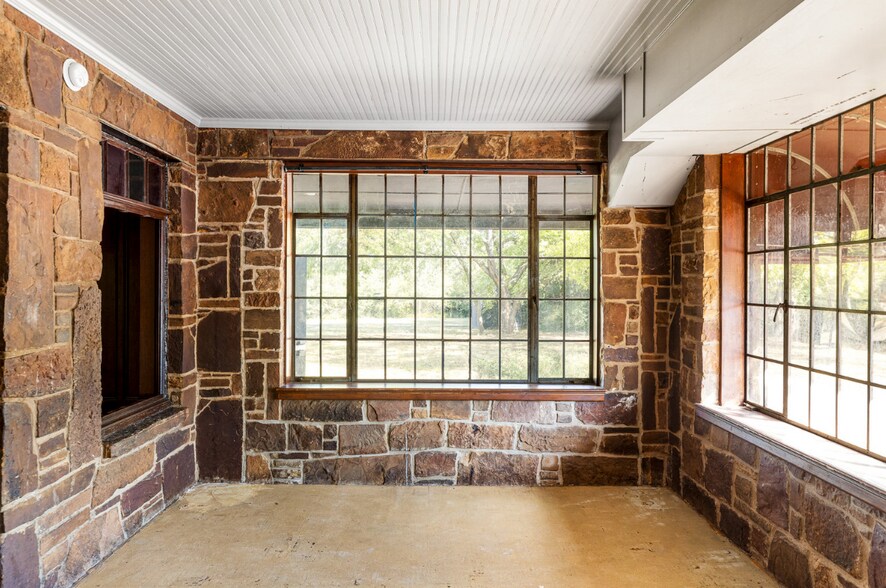 More Photos Of 7101 Miramar Blvd, Oklahoma City Specialty For Sale