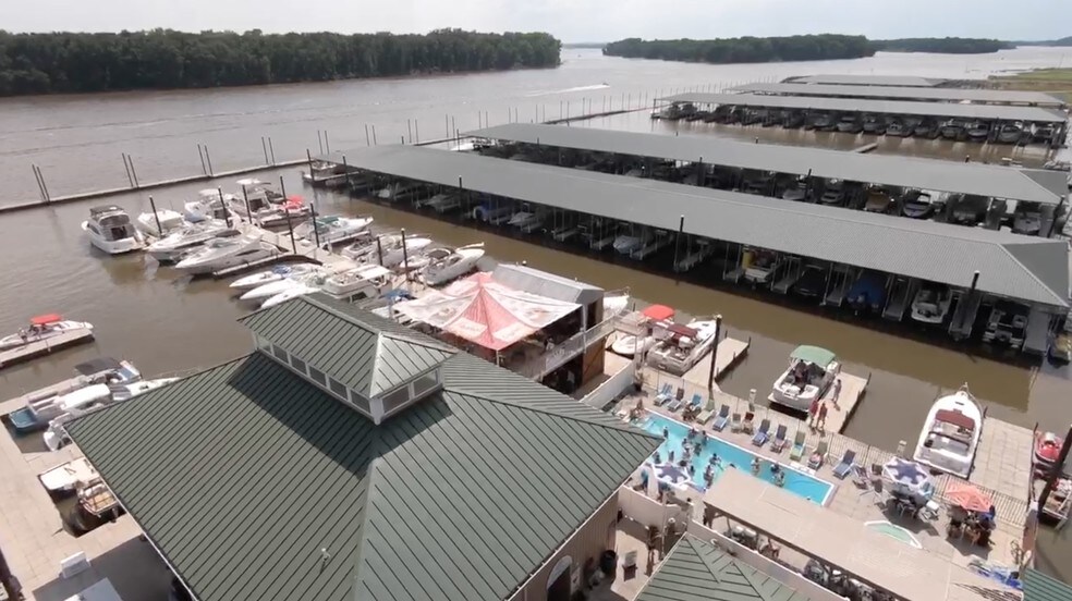 More Photos Of 215 W Water St, Grafton Marina For Sale