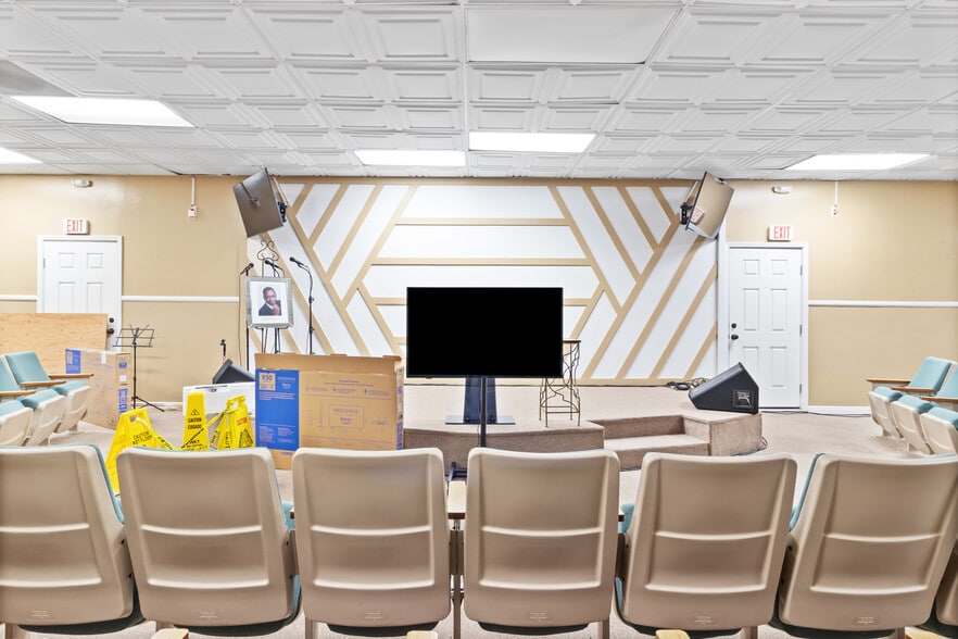 More Photos Of 8928 S Figueroa St, Los Angeles Religious Facility For Sale