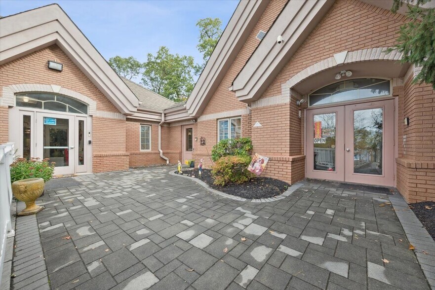 More Photos Of 258 King George Rd, Warren Office For Sale