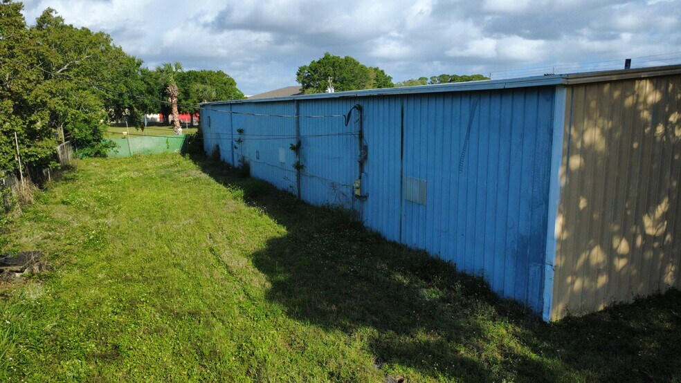 More Photos Of 290 N Lake View Blvd, Cocoa Warehouse For Lease