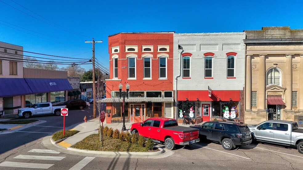 More Photos Of 17 Broadway St, McKenzie Storefront For Sale