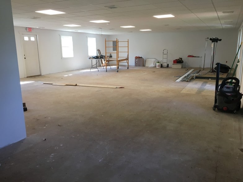 More Photos Of 1216 Portland Rd, Arundel Medical For Sale