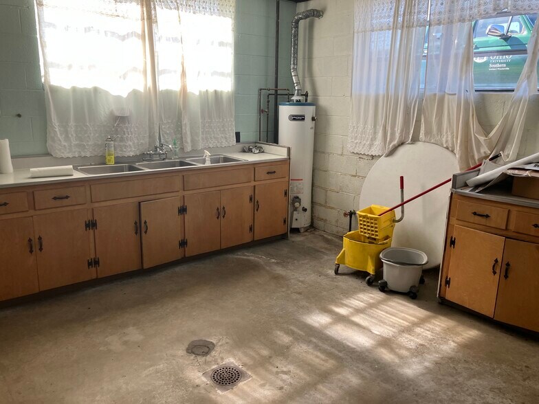 More Photos Of 1508 S 9th St, Ironton Lodge Meeting Hall For Sale