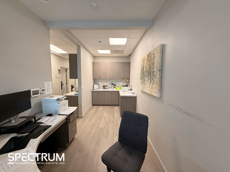 More Photos Of 25802 Hemingway Ave, Stevenson Ranch Freestanding For Lease