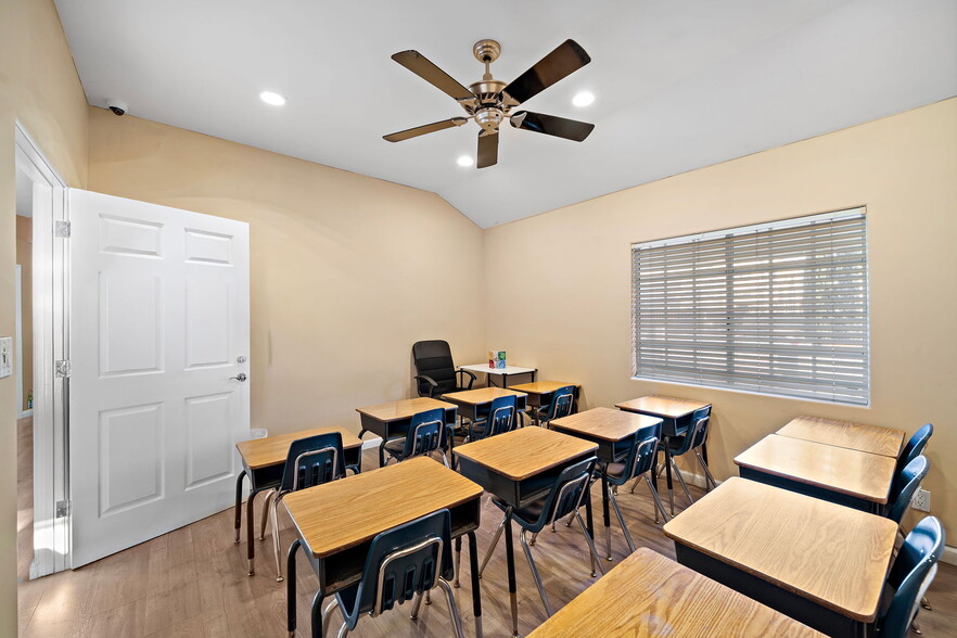 More Photos Of 23201 Orange Ave, Lake Forest Flex For Sale