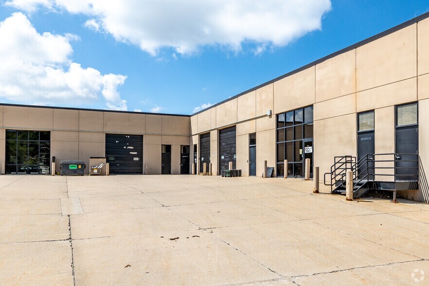 More Photos Of 8101 Birchwood Ct, Johnston Flex For Sale