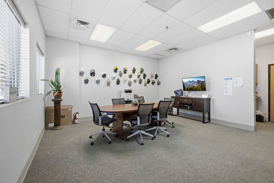 More Photos Of 449-477 Denver Ave, Loveland Light Distribution For Lease