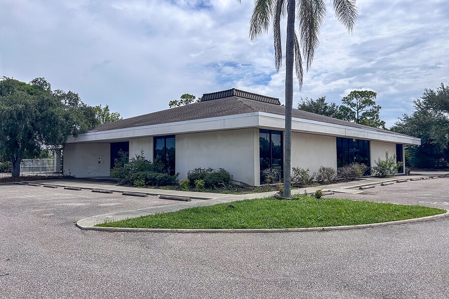Primary Photo Of 10290 Regency Park Blvd, Port Richey Freestanding For Sale