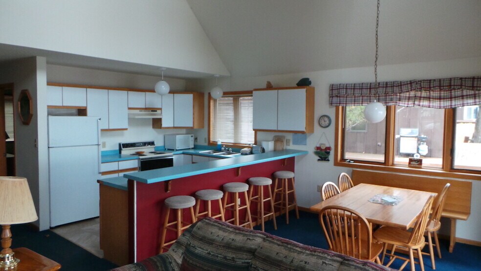 More Photos Of N9600 M64, Marenisco Hotel For Sale