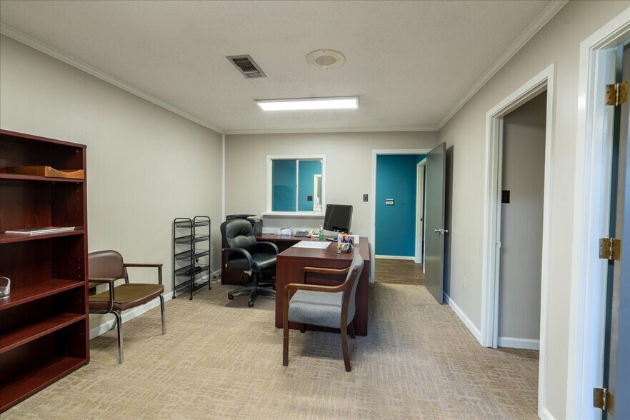 More Photos Of 5304 Meeks Dr, Orange Office For Sale