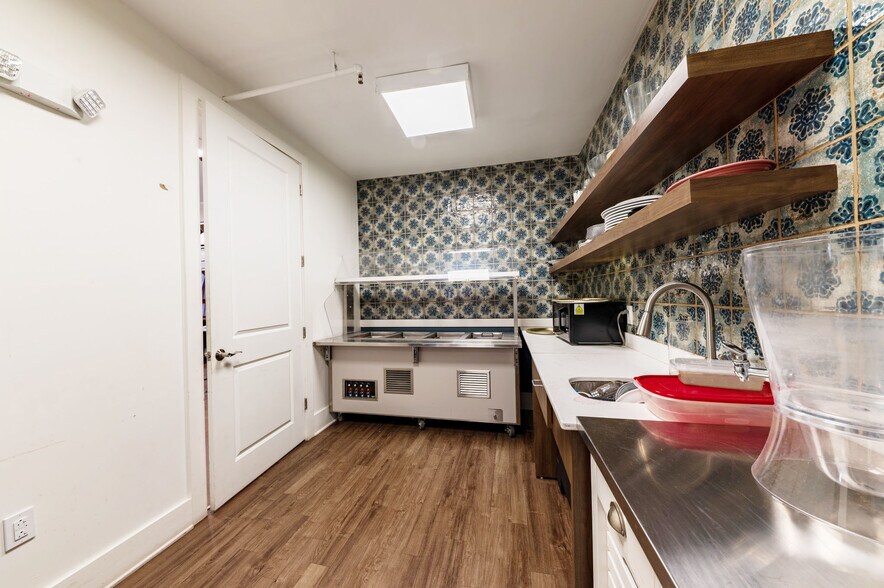 More Photos Of 1493 University Ave, Morgantown Sorority Fraternity House For Lease