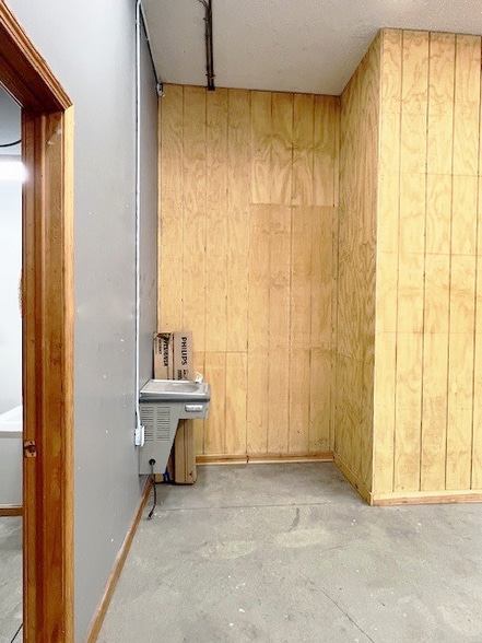 More Photos Of 4983 Ridge Rd, Medina Warehouse For Lease