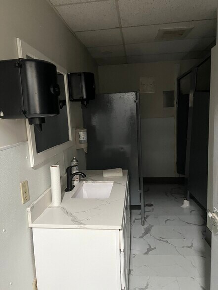 More Photos Of 36 Garden St, New York Mills Manufacturing For Lease