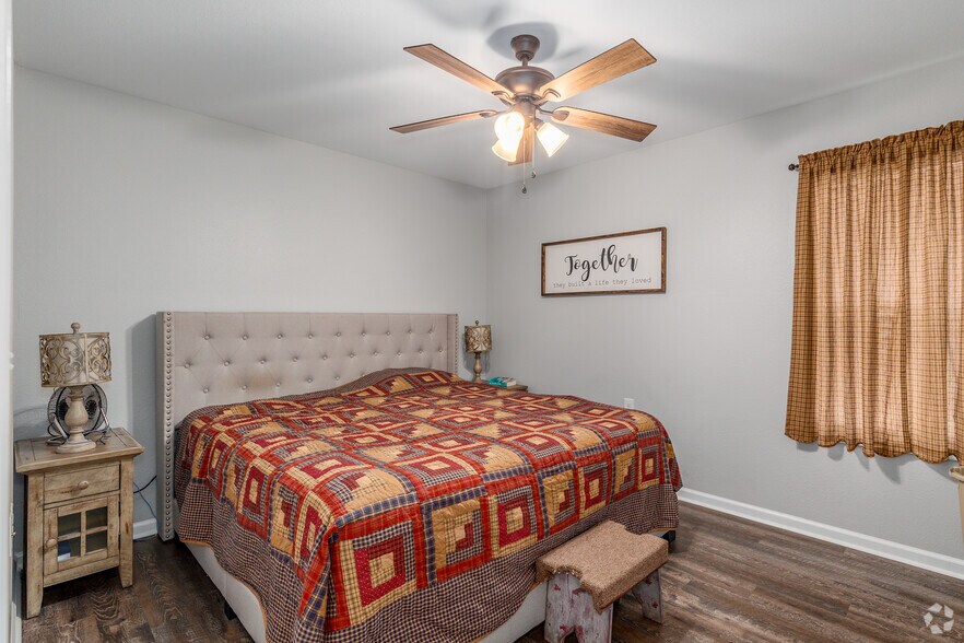 More Photos Of 124 S College St, Mountain Home Apartments For Sale
