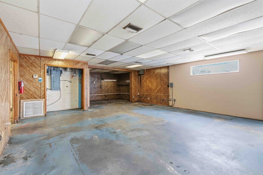 More Photos Of 2053 13th St, Sarasota Unknown For Lease