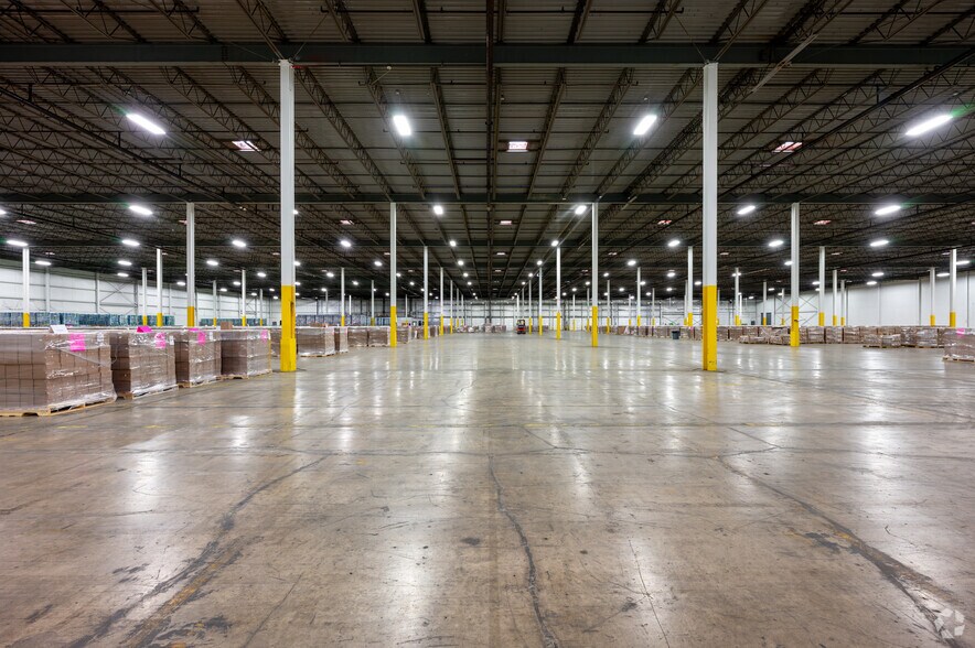 More Photos Of 221 S Franklin Rd, Indianapolis Warehouse For Lease