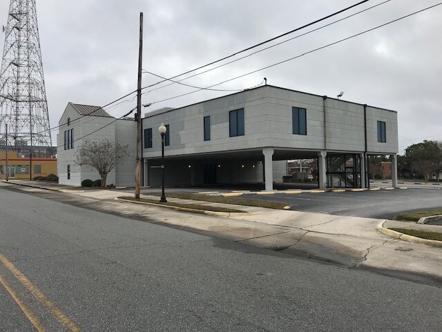 More Photos Of 401 Carswell Ave, Waycross Storefront Retail Office For Sale