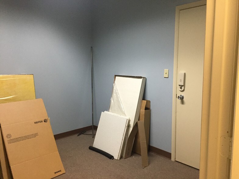 More Photos Of 275 Center Rd, Monroeville Office For Lease